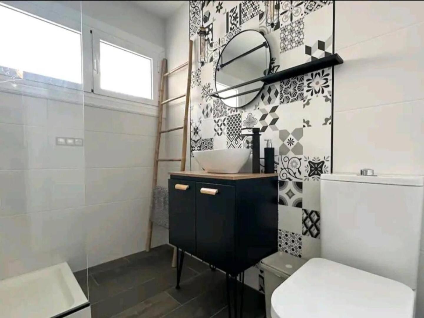 Stylish & Fully Furnished 3 Bedrooms Flat -4 Min Walk To Beautiful Beach 알리칸테 외부 사진