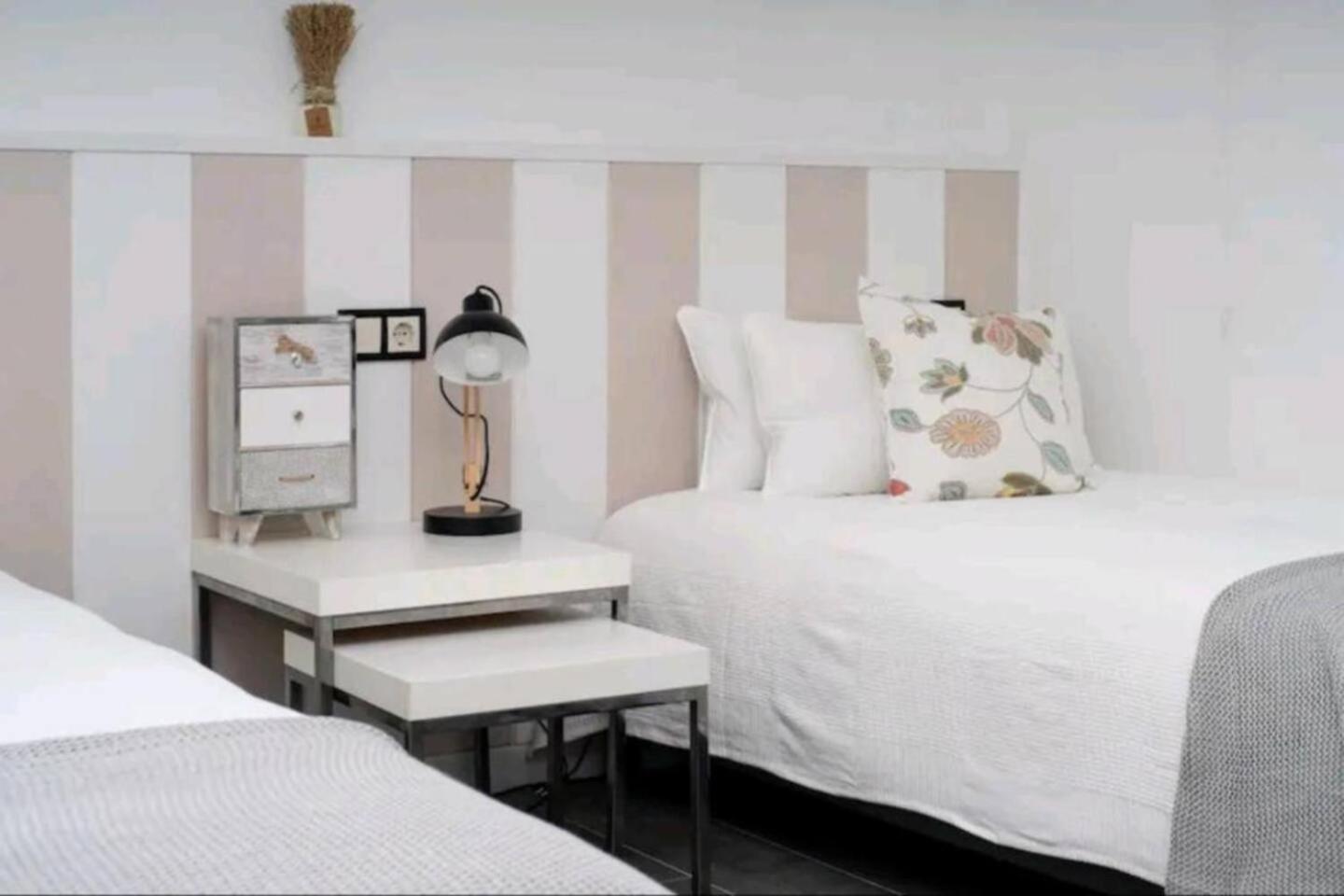 Stylish & Fully Furnished 3 Bedrooms Flat -4 Min Walk To Beautiful Beach 알리칸테 외부 사진