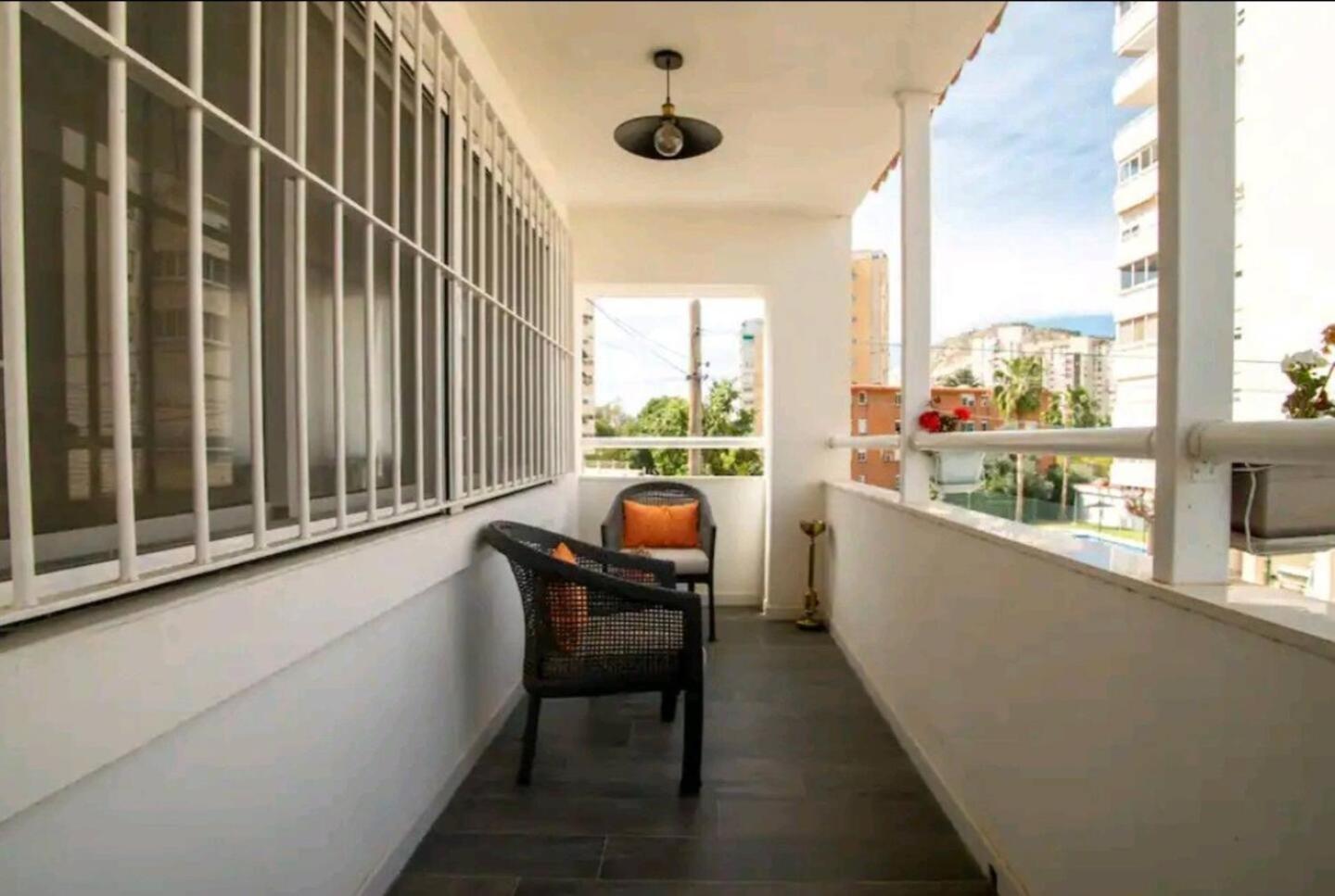 Stylish & Fully Furnished 3 Bedrooms Flat -4 Min Walk To Beautiful Beach 알리칸테 외부 사진